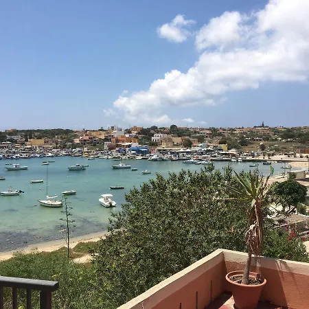 Il Veliero Blu Sul Porto בית הארחה למפדוזה