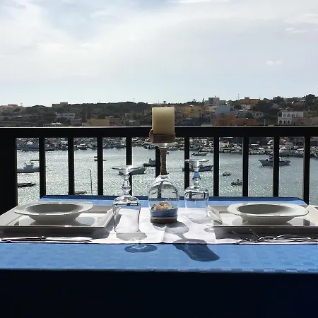 Il Veliero Blu Sul Porto למפדוזה