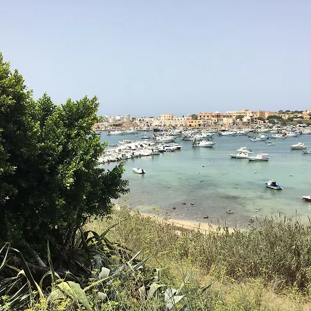 Il Veliero Blu Sul Porto בית הארחה